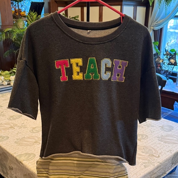 Tops - Women's Black Graphic Crop‎ Top